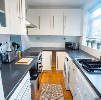 Nuneaton Apartamento | Well equipped home in Nuneaton sleeps5 FREE parking good amenites WiFi contractors - insurance companies - relocation agents
