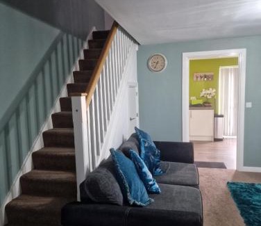 Bolton Apartamento | Well Furnished 3 Bedroom House in a cosy estate in Bolton