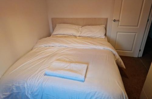 Bolton Apartamento | Well Furnished 3 Bedroom House in a cosy estate in Bolton