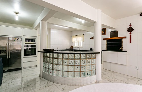 Governador Celso Ramos Casa | Casa bien amueblada, todo nuevo, piscina, barbacoa.