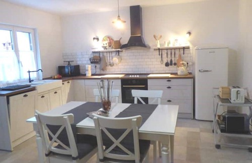 Tinjan Casa | Well house,10 km from the sea, cozy house with a well in the living room