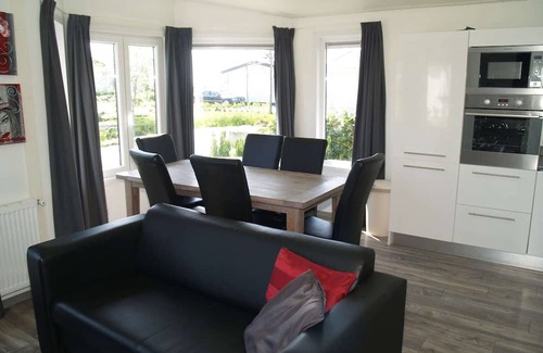 Dordtse Biesbosch Chalet De Esquí | Chalet bien cuidado no lejos del Biesbosch