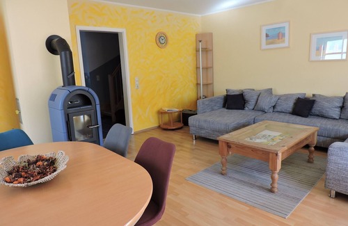 Bannesdorf Casa | Well-kept semi-detached house with garden and terrace only approx. 2 km to the beach