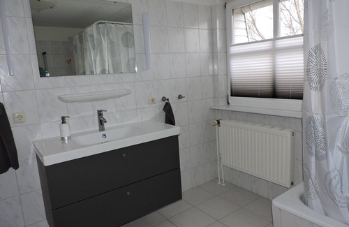 Bannesdorf Casa | Well-kept semi-detached house with garden and terrace only approx. 2 km to the beach