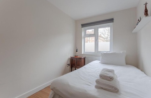 Elephant and Castle Apartamento | Well located 2 Bedroom 1 Bath in Elephant & Castle