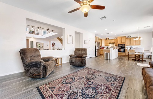 Westwing Mountain Casa | Well-located home with private pool, AC, fast WiFi & W/D - great for snowbirds