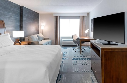 Radnor - Fort Myer Heights Hotel | Well-Located Stay | Perfect for Experiencing Arlington’s Local Charm & DC Access