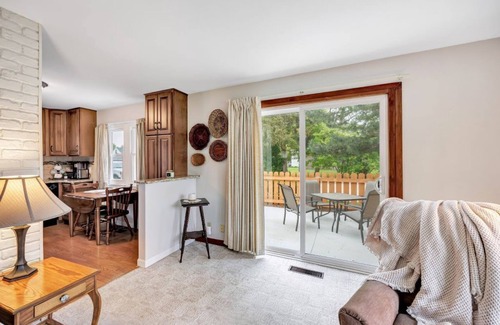 Menasha Casa | Well maintained home. Close to events. EAA, Packer games, Mile of Music.
