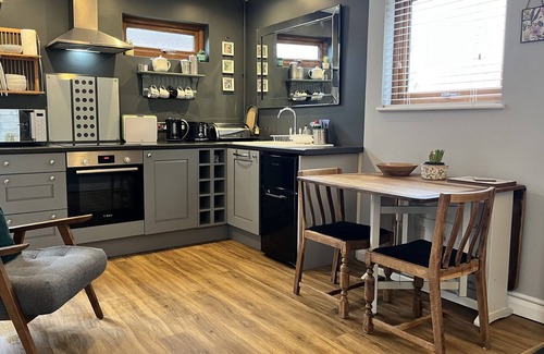 Charlton Kings Cabaña | Wellinghill Lodge, CHELTENHAM