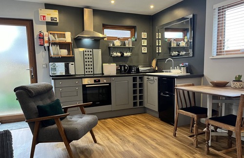 Charlton Kings Cabaña | Wellinghill Lodge, CHELTENHAM