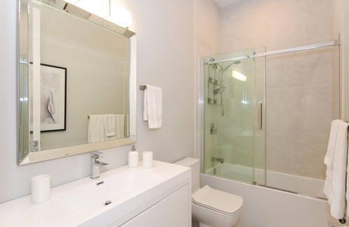 Wellington Village Apartamento | Wellington Village (Westboro Ottawa) Industrial Chic