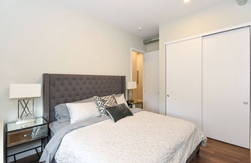 Wellington Village Apartamento | Wellington Village (Westboro Ottawa) Industrial Chic