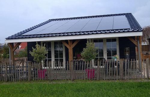 Sint-Annaland Chalet De Esquí | wellness chalet met jacuzzi, sauna, omheinde tuin,