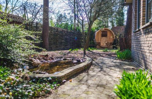 Lunteren Casa | Wellnesshuis met jacuzzi en sauna in het bos