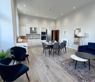 Merthyr Tydfil Apartamento | Welsh Getaway Apartment - Town Centre