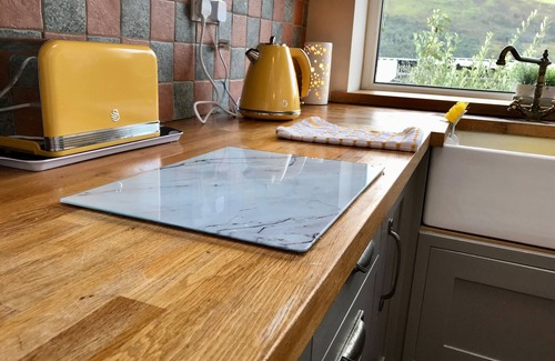Caernarfon Cabaña | WENALLT, pet friendly, country holiday cottage in Penygroes