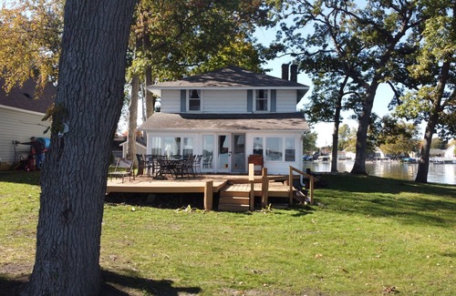 Rochester Casa | Wenopa - Charming 3-bedroom home on a Lake Manitou peninsula in Rochester