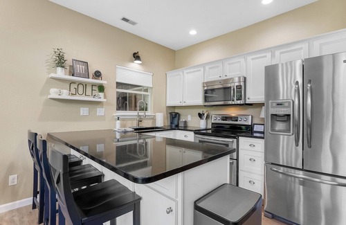 Camdenton Casa | We’re #1 - Tee Box!! Charming Cottage nestled in the heart of Old Kinderhook!!