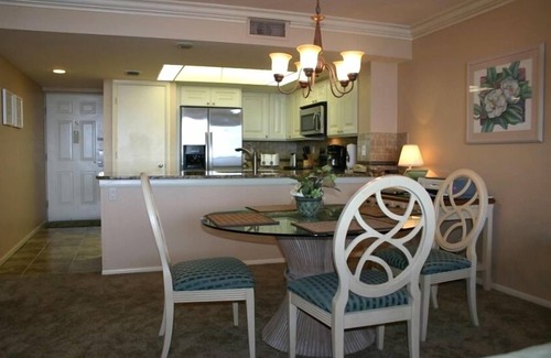 Punta Rassa Condominio | Semanas de otoño disponibles, recientemente actualizadas, ahora GRATIS Bicicletas, equipo de pesca, kayak
