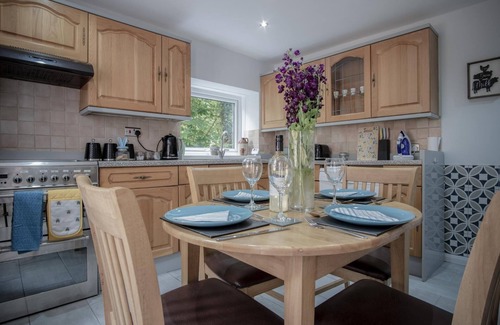 Birchgrove Cabaña | Wern Y Glais - 2 Bedroom Cottage - Glais