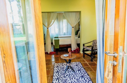 Moshi Cabina | Weru Weru River Lodge