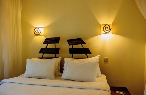 Moshi Cabina | Weru Weru River Lodge