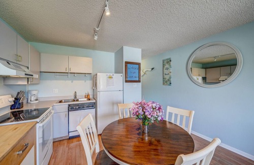 North End Condominio | Wesley Paradise ☆Chic 1BD + Private Balcony & Pool