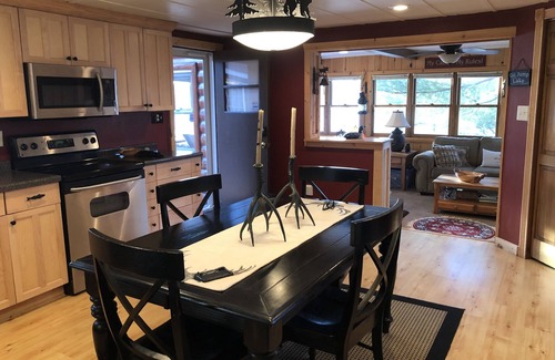 Weyerhaeuser Cabina | West Bay - A classic cabin experience on Island Lake