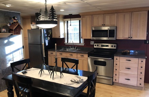 Weyerhaeuser Cabina | West Bay - A classic cabin experience on Island Lake