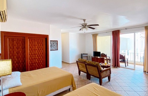 Antoneys Cay Hotel | West Bay Colonial