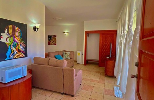 Antoneys Cay Hotel | West Bay Colonial
