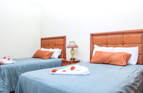 Antoneys Cay Hotel | West Bay Colonial