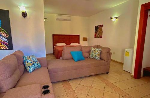 Antoneys Cay Hotel | West Bay Colonial