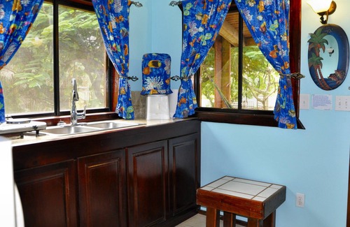 Antoneys Cay Hotel | West Bay Lodge