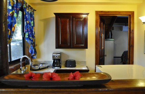 Antoneys Cay Hotel | West Bay Lodge