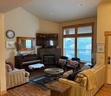 Century West Casa | West Bend Bike and Ski Getaway
