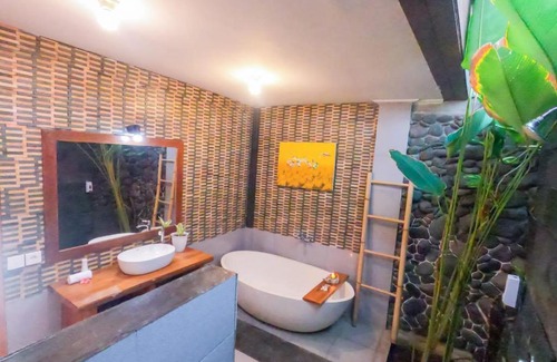Mendoyo Apartamento | West Break One bedroom with Bathtub in Medewi