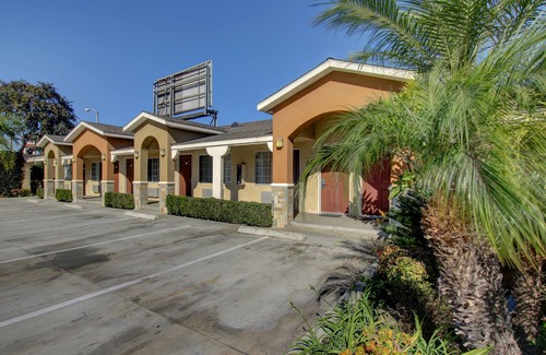 Santa Ana Casa | West Coast Inn - Near Gem Theatre