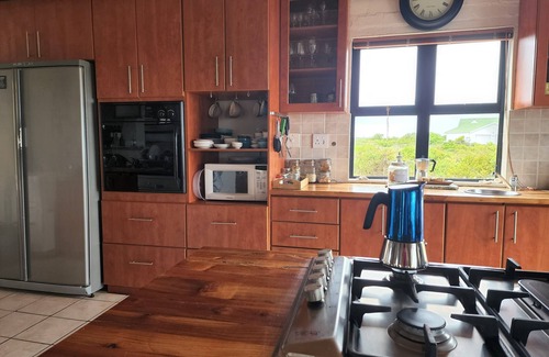 Grotto Bay Casa | West Coast Seaside Getaway