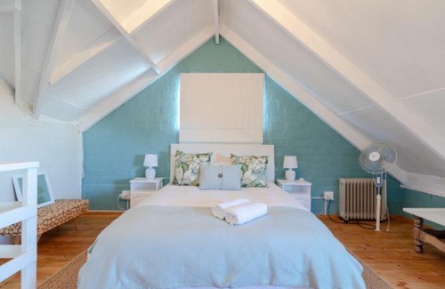 Grotto Bay Casa | West Coast Seaside Getaway