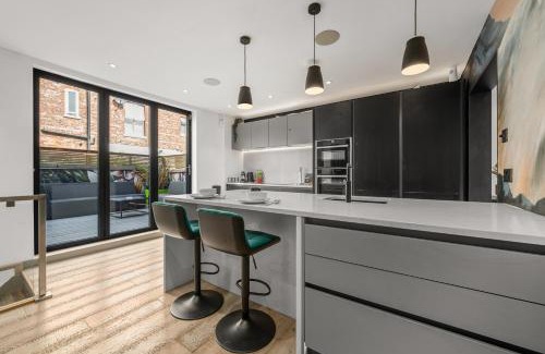 Didsbury Casa | West Didsbury Retreat l Cinema l Sleeps 8