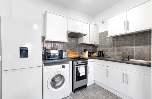 West Ealing Apartamento | West Ealing Serviced Apartment A - 2 Bedroom 2 Bath Parking Near Station