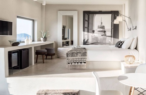 Imerovigli Hotel | West East Suites