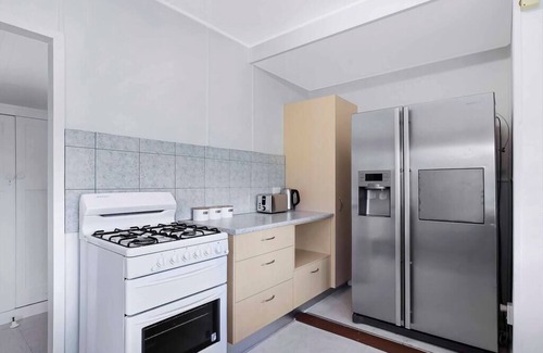 West End Casa | West end Charm 5 bed, 3km to CBD