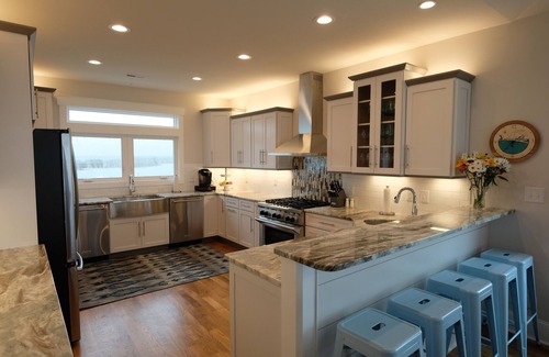 Oak Island Casa | NEW OAK ISLAND WEST END, FRENTE AL OCÉANO Y SONIDO, PISCINA CLIMATIZADA / SPA, ASCENSOR, MASCOTAS OK