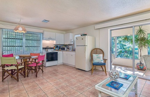 Tradewinds Cabaña | West End Paradise Unit 4 Scallop 5 - One bedroom suite w/water views