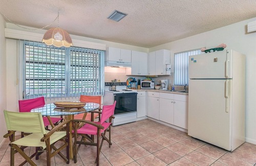 Tradewinds Cabaña | West End Paradise Unit 4 Scallop 5 - One bedroom suite w/water views