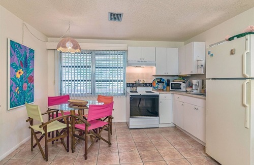 Tradewinds Cabaña | West End Paradise Unit 4 Scallop 5 - One bedroom suite w/water views