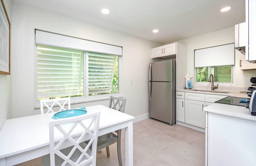 Tradewinds Cabaña | West End Paradise Unit 2 Seahorse 3 - two bedroom suite w/water views