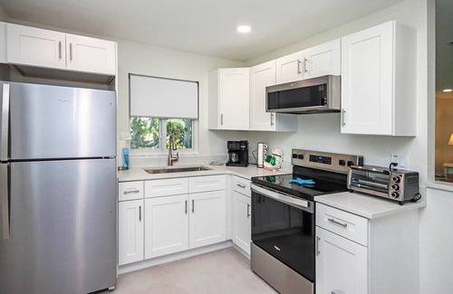 Tradewinds Cabaña | West End Paradise Unit 2 Seahorse 3 - two bedroom suite w/water views